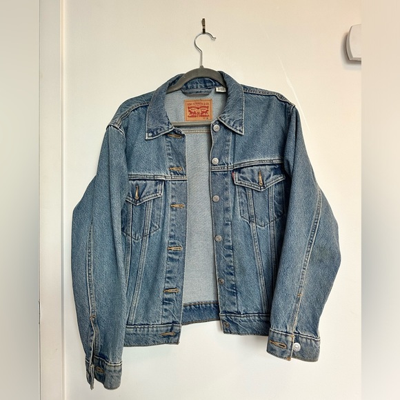 Levi's Jackets & Blazers - Levis classic Jean jacket